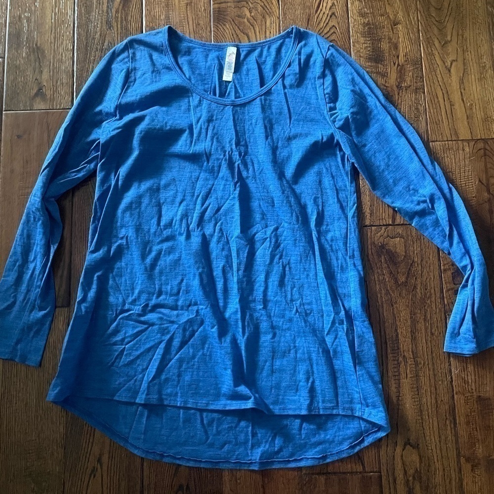 LuLaRoe Blue Solid Lynnae Long Sleeve Scoop Neck Tee Size L